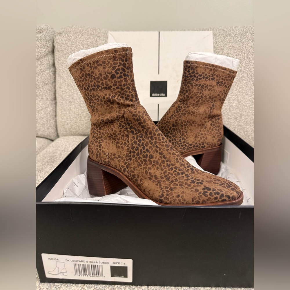 Dolce Vita Leopard Print Heeled Boots - Picture 1 of 4